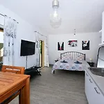 Sea View Luxury Apartments, Ala Da